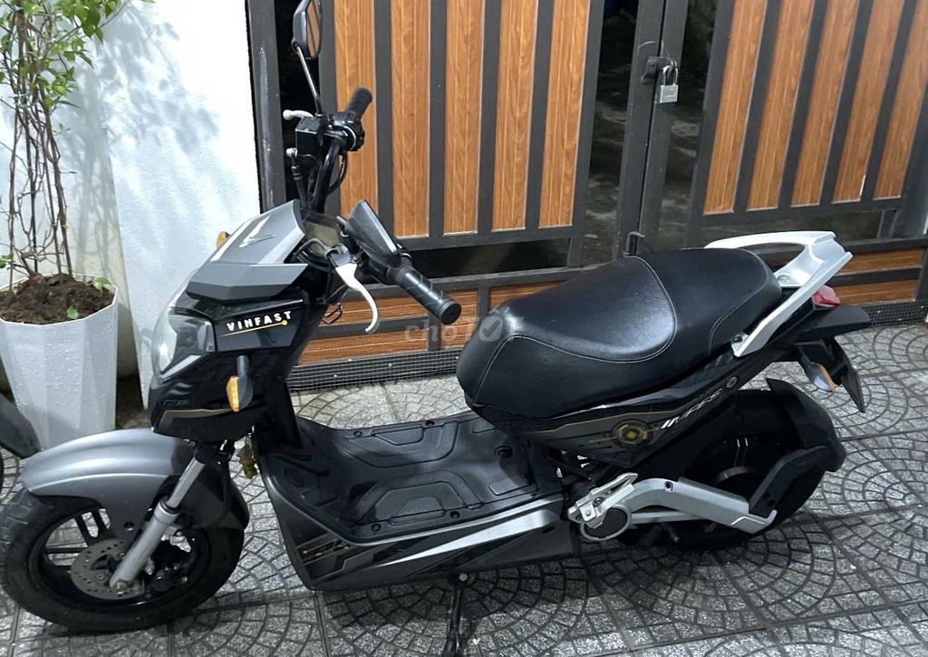 Xe máy điện Vinfast (Impes) màu đen. Mua bán Xe điện tại Thành phố Huế Thừa Thiên Huế được đăng bởi An Lam hình 1