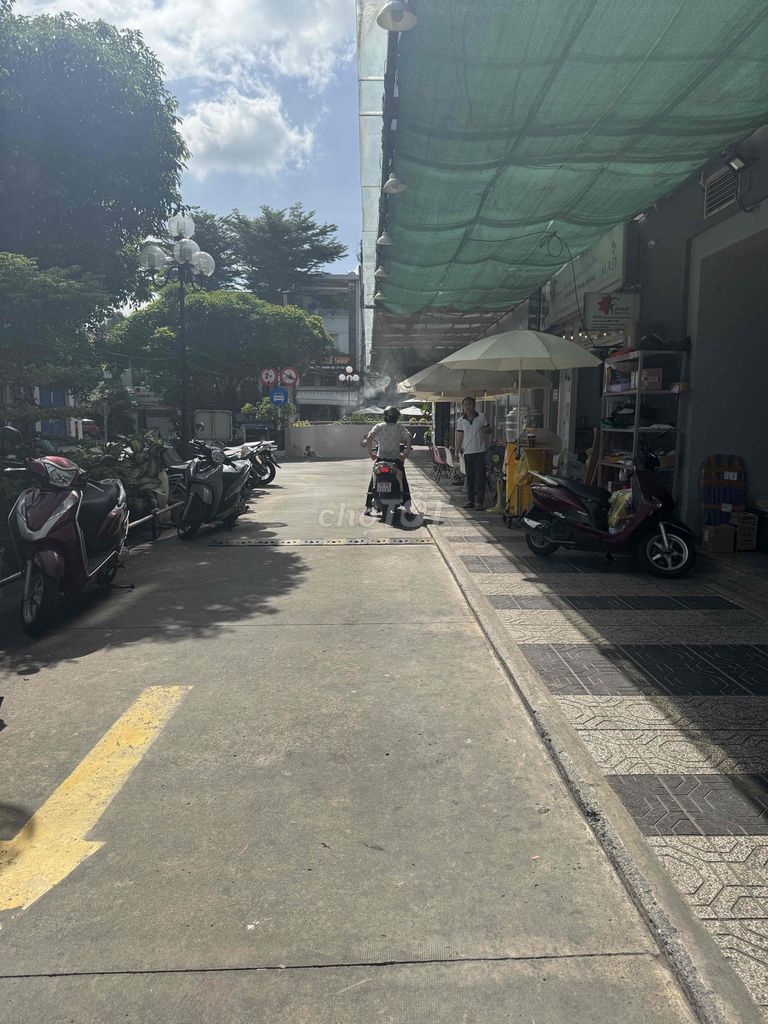 Bán căn shophouse Carillon 1 - 171 Hoàng Hoa Thám, Tân Bình.. Mua bán văn phòng, mặt bằng kinh doanh tại Quận Tân Bình Tp Hồ Chí Minh được đăng bởi Thanh Trầm hình 1