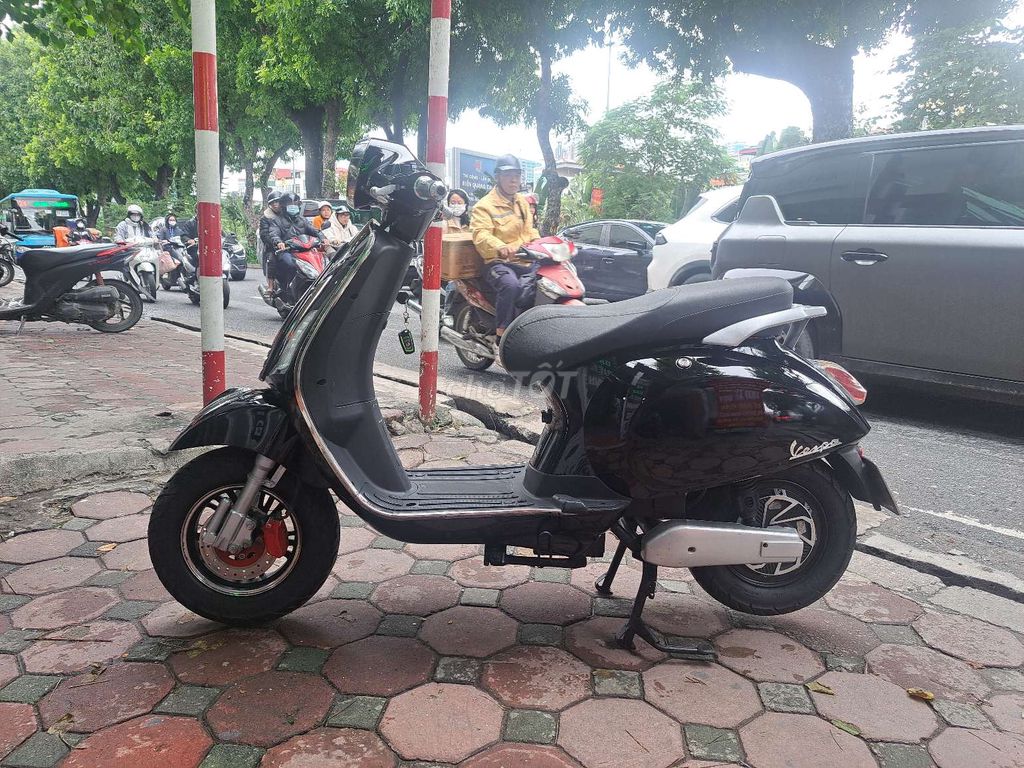 Xe máy điện Vespa màu Đen. Mua bán Xe điện tại Quận Đống Đa Hà Nội được đăng bởi Thiên Hương hình 3