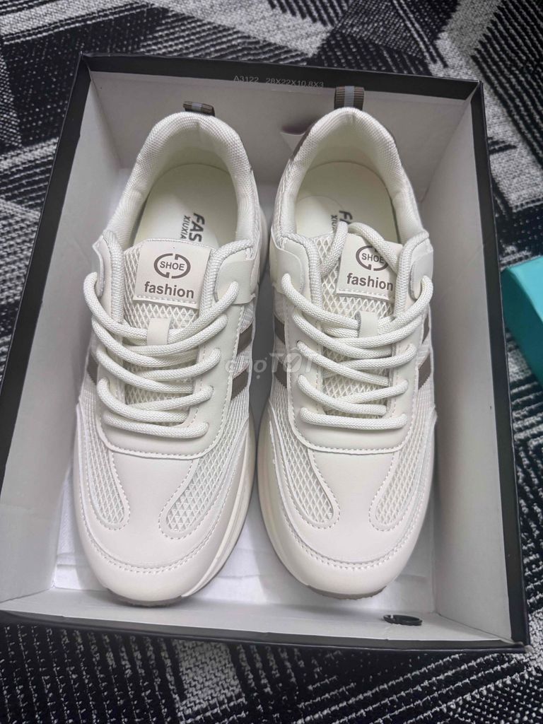 Giày thể thao Unisex Trắng Size 40 Mới 100%. Mua bán Giày dép tại Huyện Gia Lâm Hà Nội được đăng bởi Hải Đăng hình 1