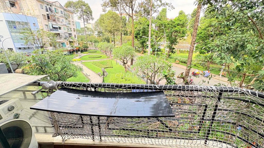 CHO THUÊ CHDV 2PN VIEW BỜ KÈ HOÀNG SA- QUẬN 1. Ở 3-4 NGƯỜI THOẢI MÁI