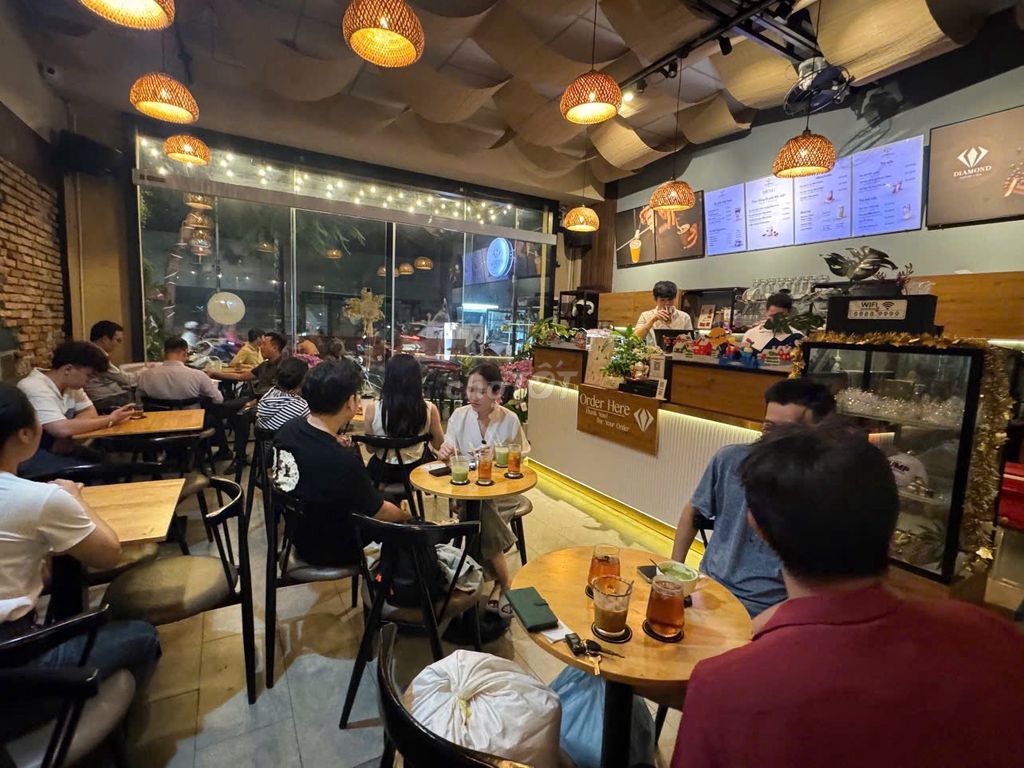 SANG NHƯỢNG QUÁN CAFE - HAI MẶT TIỀN - ĐƯỜNG LÝ THƯỜNG KIỆT, QUẬN 11