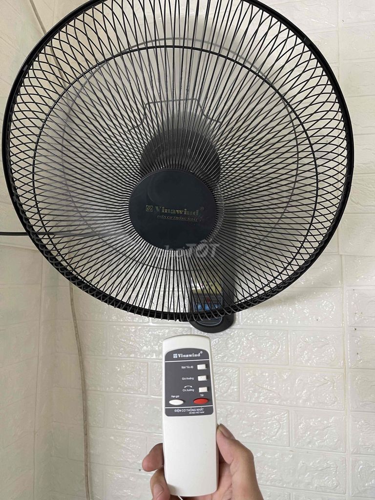 Quạt treo tường Vinawind Đen. Mua bán Quạt tại Quận Hoàn Kiếm Hà Nội được đăng bởi nguyên ngoc long hình 1