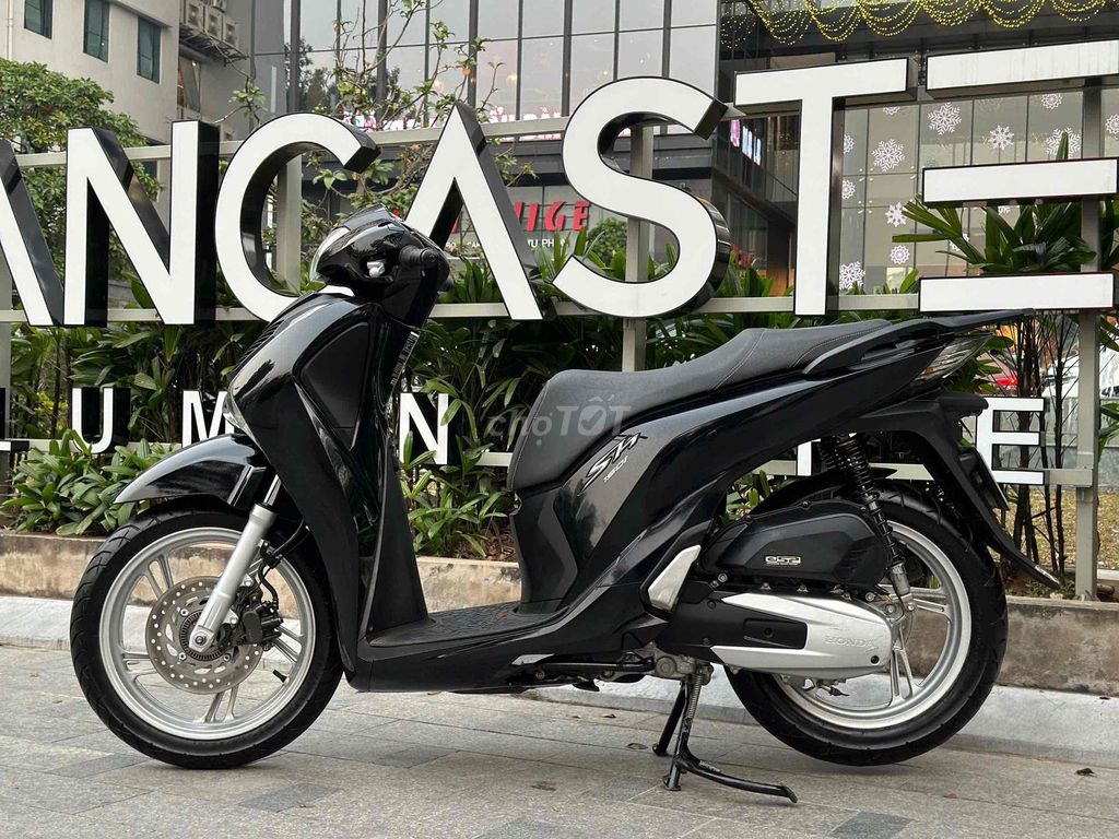 Cần bán SH 150 ABS 2018 màu đen cực đẹp, cực chất. Mua bán Xe máy tại Quận Đống Đa Hà Nội được đăng bởi Xe Máy Vượng Trung hình 5