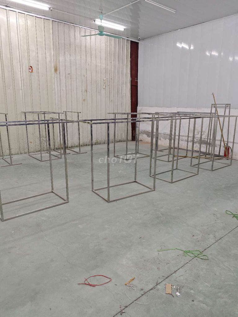 Giá kệ treo quần áo trưng bày Inox 304, 201. Mua bán Tủ, kệ gia đình tại Quận Hà Đông Hà Nội được đăng bởi hung Le hình 1