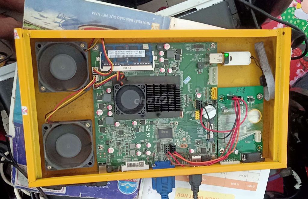 Hộp pc lạ,vọc vạch.