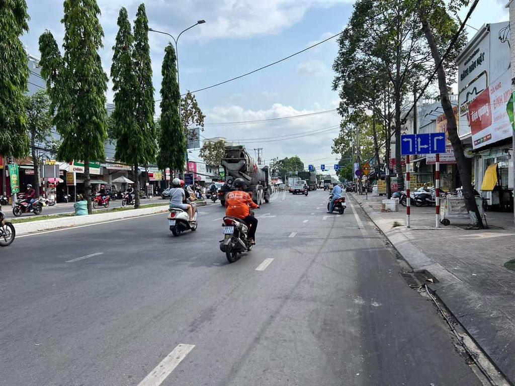 Cho thuê nhà mặt tiền Nguyễn Văn Cừ ND gần ĐH Y Dược