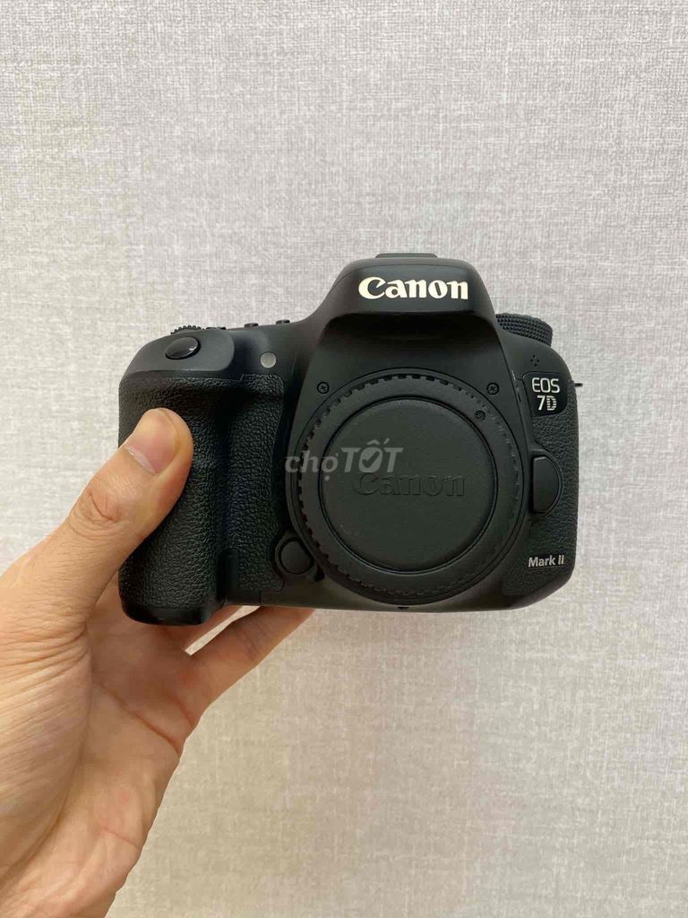 Máy ảnh Canon 7D Mark II Đen kèm lens. Mua bán Máy ảnh, Máy quay tại Quận Hai Bà Trưng Hà Nội được đăng bởi Film Camera hình 1