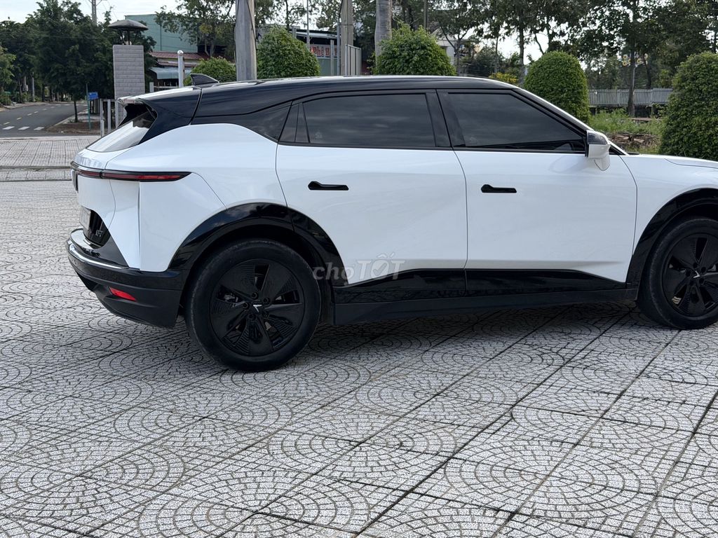 VinFast VF7 белый 2600 км eco