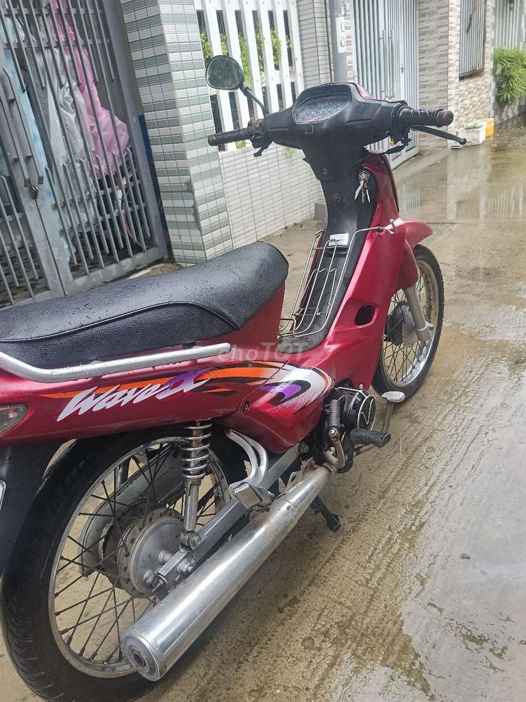 Красная Honda Wave