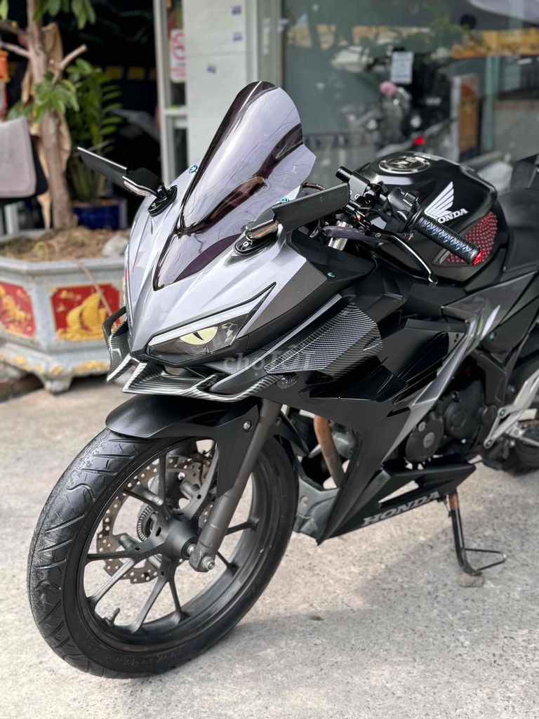 Cần bán Honda CBR150R 2020 Abs Biển SG 9 chủ. Mua bán Xe máy tại Quận Bình Tân Tp Hồ Chí Minh được đăng bởi Việt Motor Bình Tân hình 5