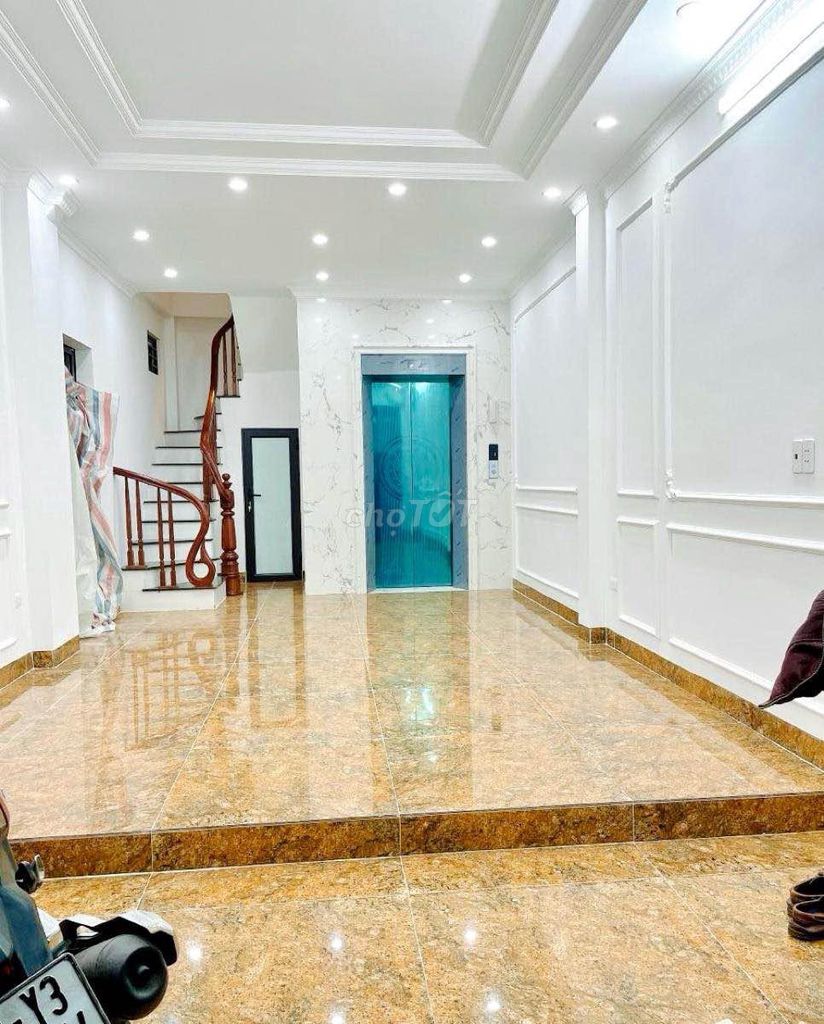 Продается дом площадью 40 м², 6 этажей с лифтом, 3 просторных угловых участка, город Тханьмин - Ван Миеу