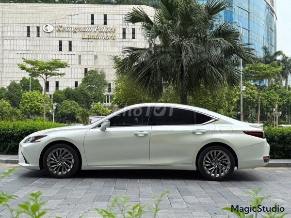 Lexus ES 300h 2022