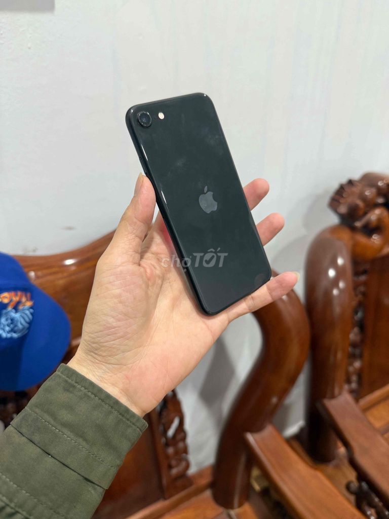 Apple iPhone SE 2020 128GB Đen 98%. Mua bán Điện thoại tại Thành phố Buôn Ma Thuột Đắk Lắk được đăng bởi Nguyễn Tâm hình 1