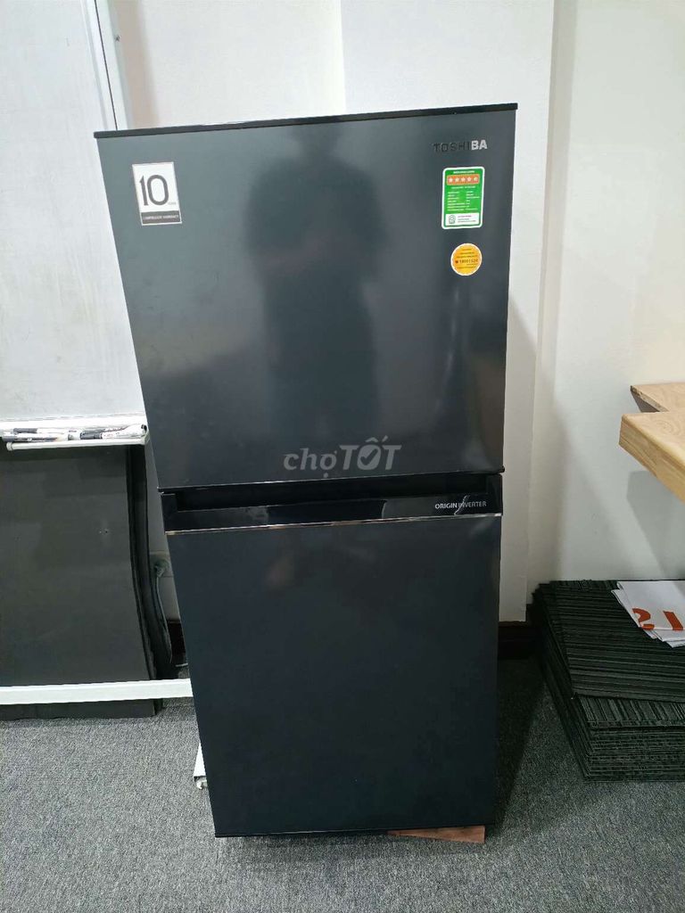 Tủ lạnh Toshiba 180L Đen. Mua bán Tủ lạnh tại Quận Ba Đình Hà Nội được đăng bởi Quang Nguyen hình 1