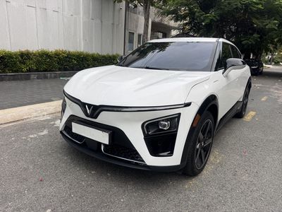 VF7 Plus, PIN MUA, 12.000 km, Trắng/Nội thất Nâu
