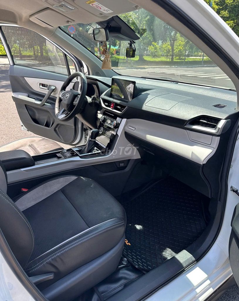 Toyota Veloz Cross 2022 CVT Top siêu mới. Mua bán Ô tô tại Quận 12 Tp Hồ Chí Minh được đăng bởi NHI Ô TÔ AN SƯƠNG hình 8