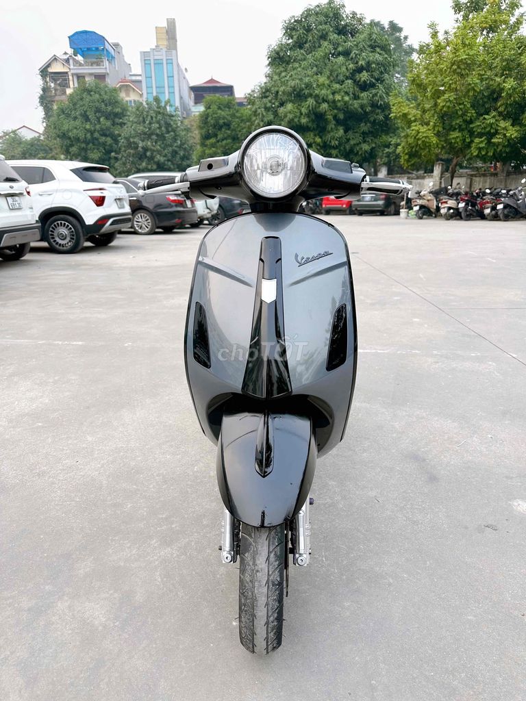 vespa xám đen chính hãng ắc quy siêu lướt 2024