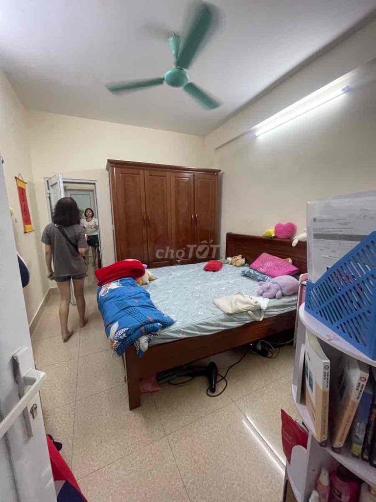 Продается красивый дом в городе Ван Миеу, массивный жилой дом 36 м2, 5 этажей - 4 спальни
