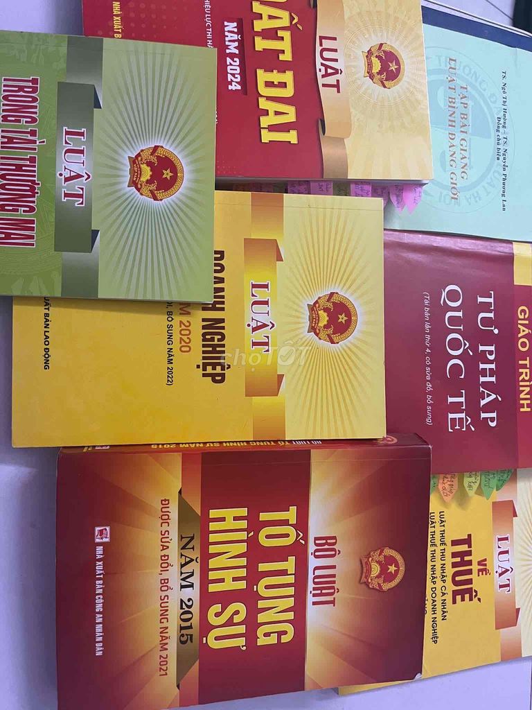 Sách luật vừa mới ra trường hôm qua. Mua bán Sách tại Quận Cầu Giấy Hà Nội được đăng bởi Hậu hình 1
