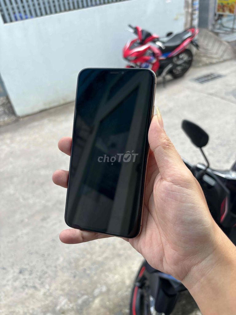 Apple iPhone XS Max 64GB Vàng Đã sử dụng. Mua bán Điện thoại tại Quận Ninh Kiều Cần Thơ được đăng bởi Quốc Thắng hình 1