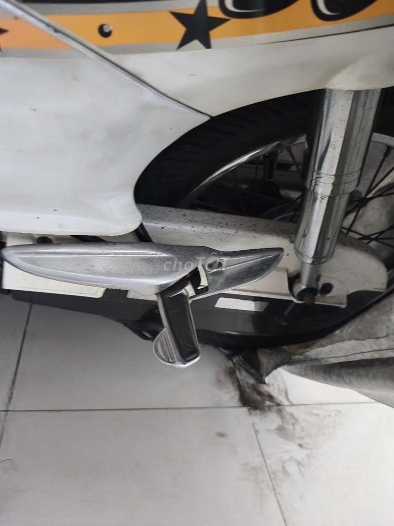 SYM Angela 50cc Trắng Vàng. Mua bán Xe máy tại Quận 4 Tp Hồ Chí Minh được đăng bởi Luca Vo hình 2