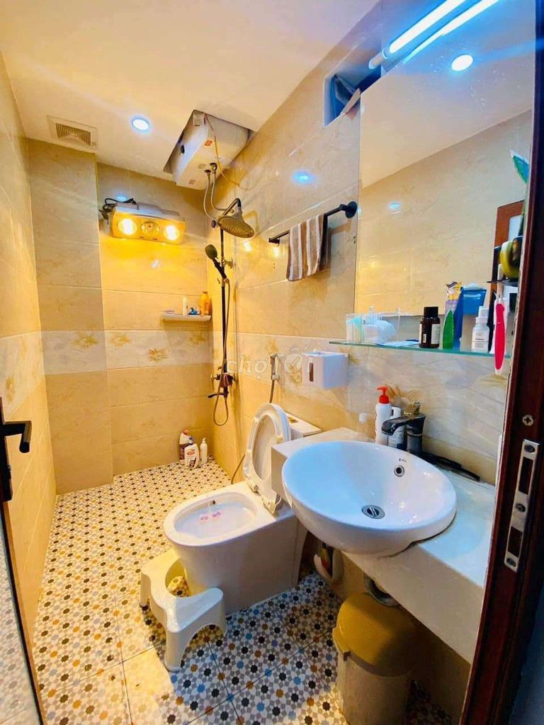 Nhà hiếm Giang Văn Minh ,kinh doanh , full nội thất, ,dt 36 m2 5tầng.