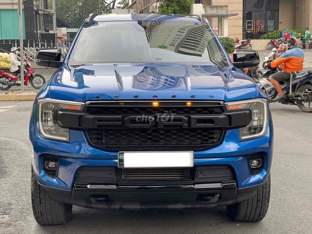 Hãng Ford bán Everest sport 2023 lướt như mới 99%