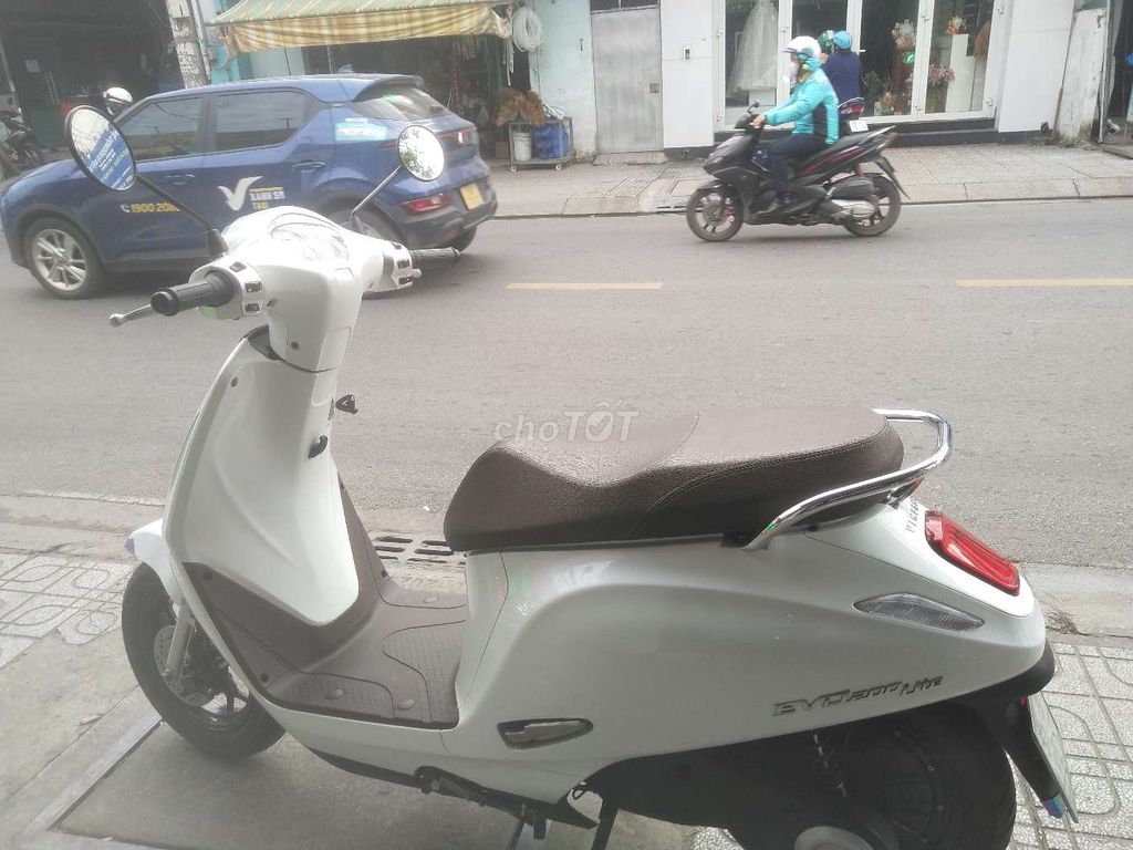 Xe máy điện VinFast EVO 200 Lite Trắng. Mua bán Xe điện tại Quận 12 Tp Hồ Chí Minh được đăng bởi Nguyễn Văn Phương  hình 1