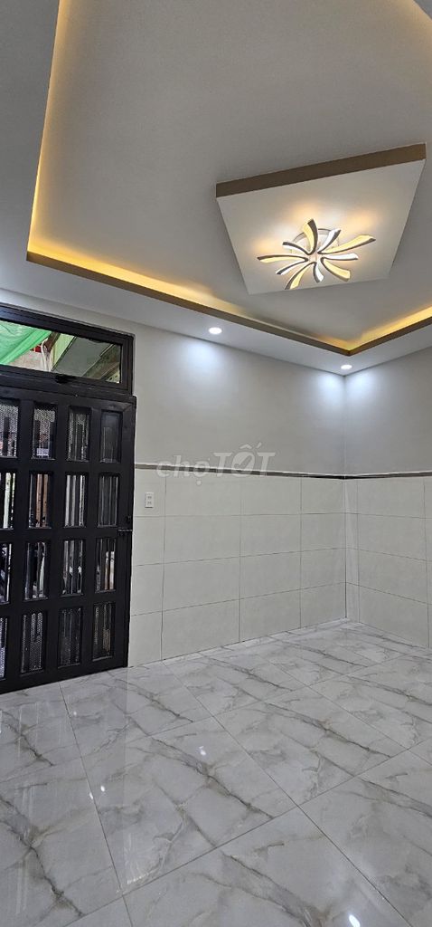 Nhà mới 3 phòng, 4.15x11, gần chợ, trường học, hướng Đông Nam, P3 Q11