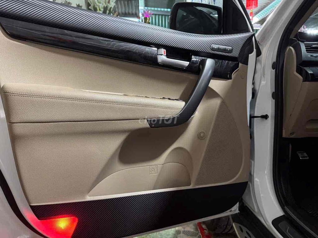 Kia Sorento 2.4 Premium ĐK 3/2020 Odo 12.000 km. Mua bán Ô tô tại Quận 8 Tp Hồ Chí Minh được đăng bởi Hiếu Trần hình 16