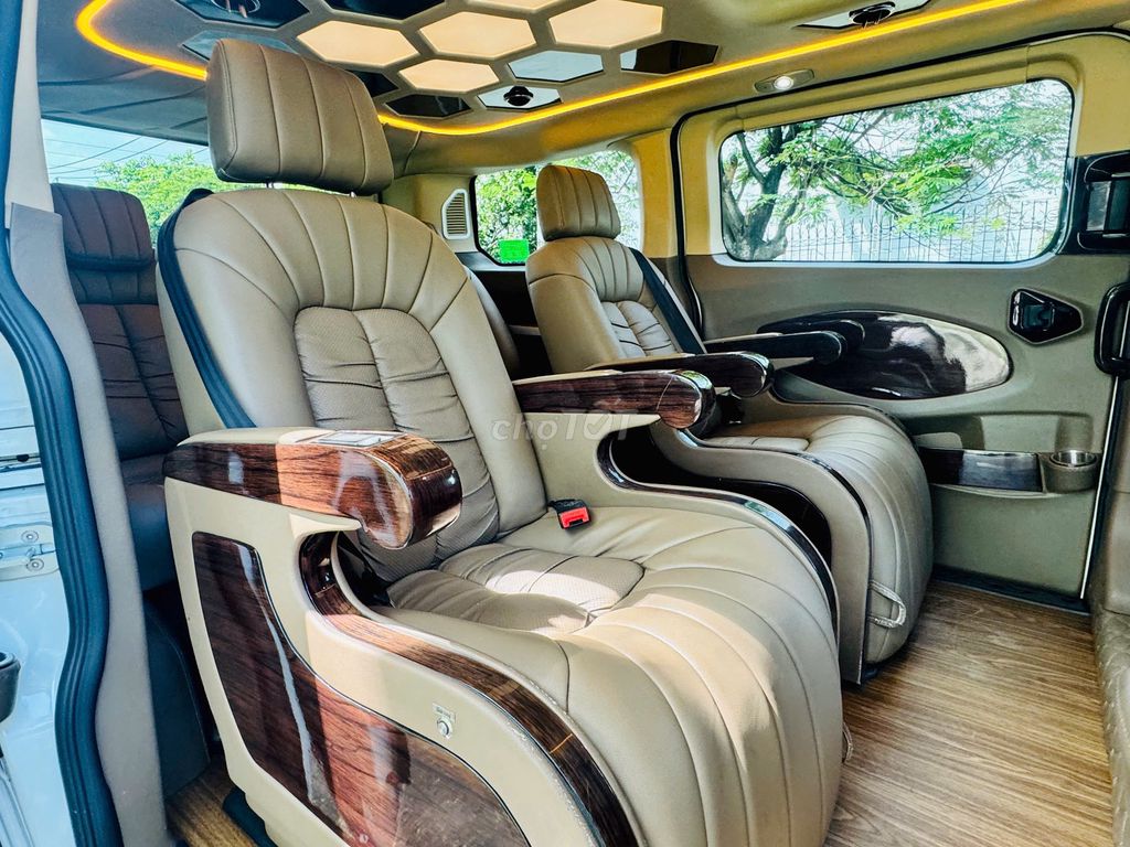 Ford Tourneo Limousine 2020 - 72000 km - Xe XHĐ. Mua bán Ô tô tại Quận Tân Phú Tp Hồ Chí Minh được đăng bởi Phạm Văn Thông hình 12