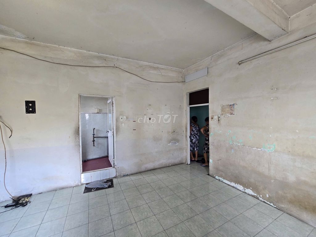 Bán căn hộ, 12 14 Nguyễn Thị Nghĩa, P Bến Thành, q1. 30m2 Giá 1tỷ980