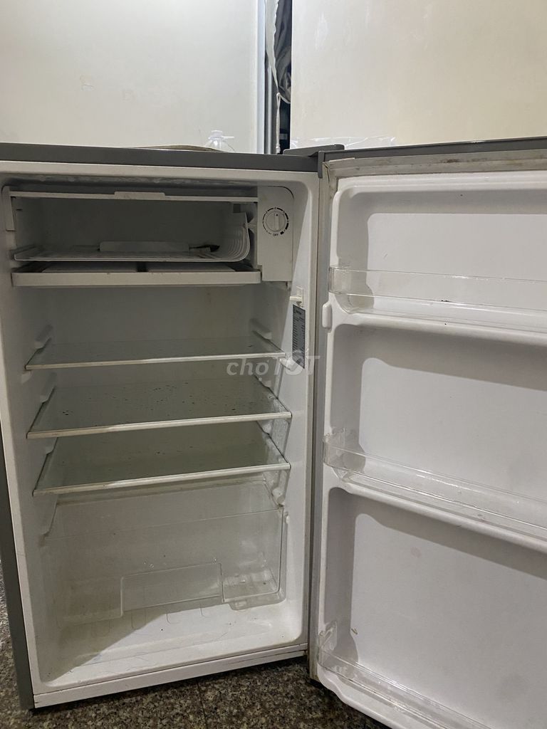 Dư 1 tủ lạnh Electrolux