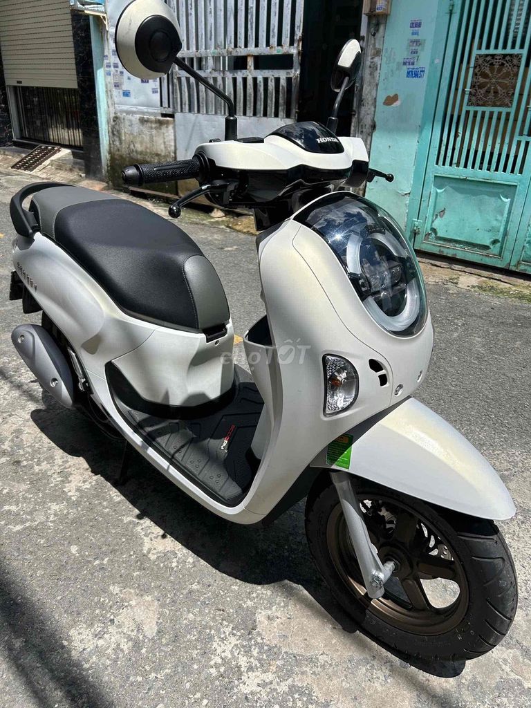 Honda Scoopy 2025 белый 8000 км смарт-ключ на владельце