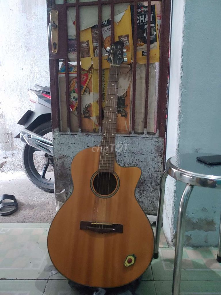 Cần bán guitar như hình