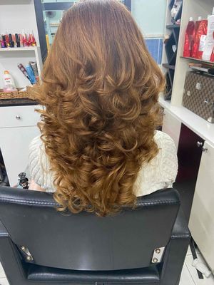 tuyển thợ phụ tóc nail nữ
