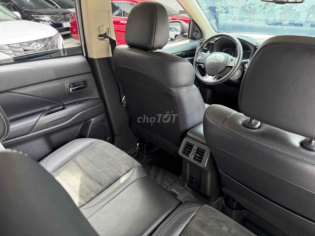 Mitsubishi Outlander CVT 2022 Trắng 77.000 Km. Mua bán Ô tô tại Thành phố Thủ Đức Tp Hồ Chí Minh được đăng bởi Long Auto Vạn Phúc hình 12