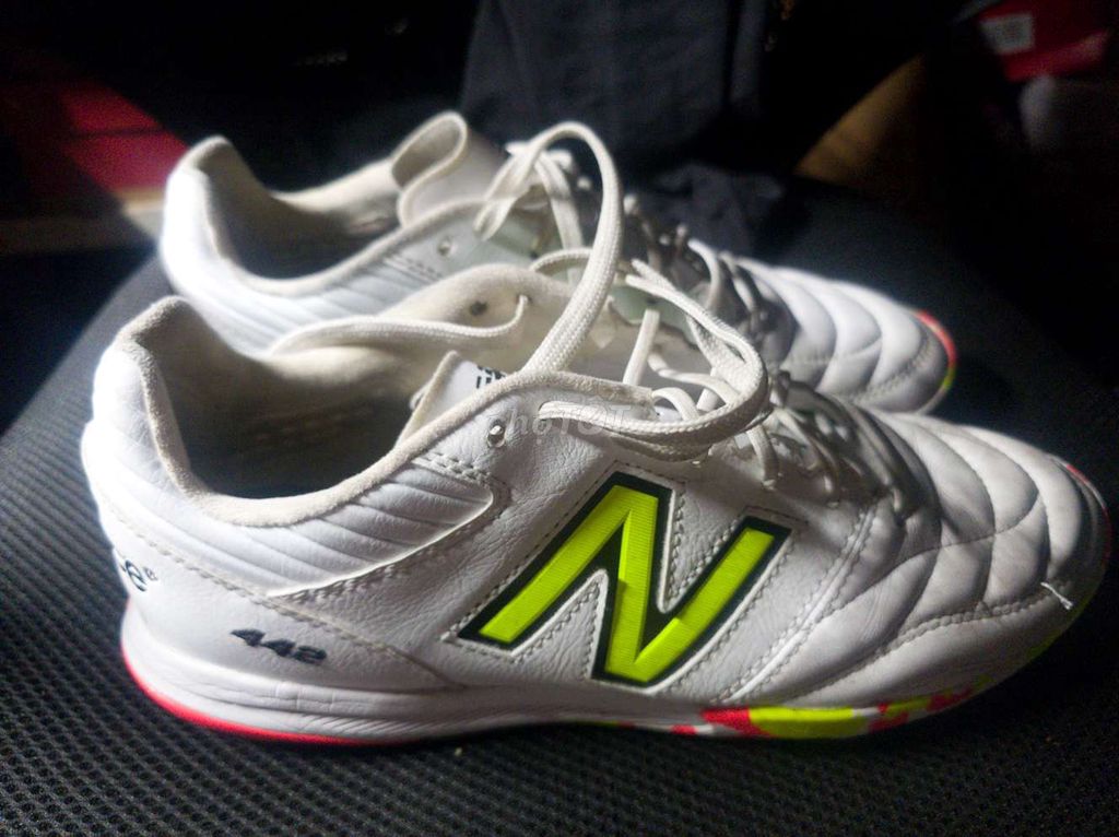 Giày đá bóng New Balance 442 v2 size 42. Mua bán Đồ thể thao, Dã ngoại tại Quận Ba Đình Hà Nội được đăng bởi Hiep Ha hình 1