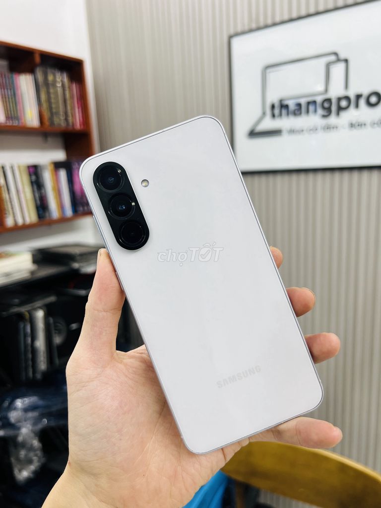 Samsung A56 5G (8G/128G) trắng zin nguyên bản 100%. Mua bán Điện thoại tại Thành phố Thủ Đức Tp Hồ Chí Minh được đăng bởi Đặng Quyết Thắng hình 1