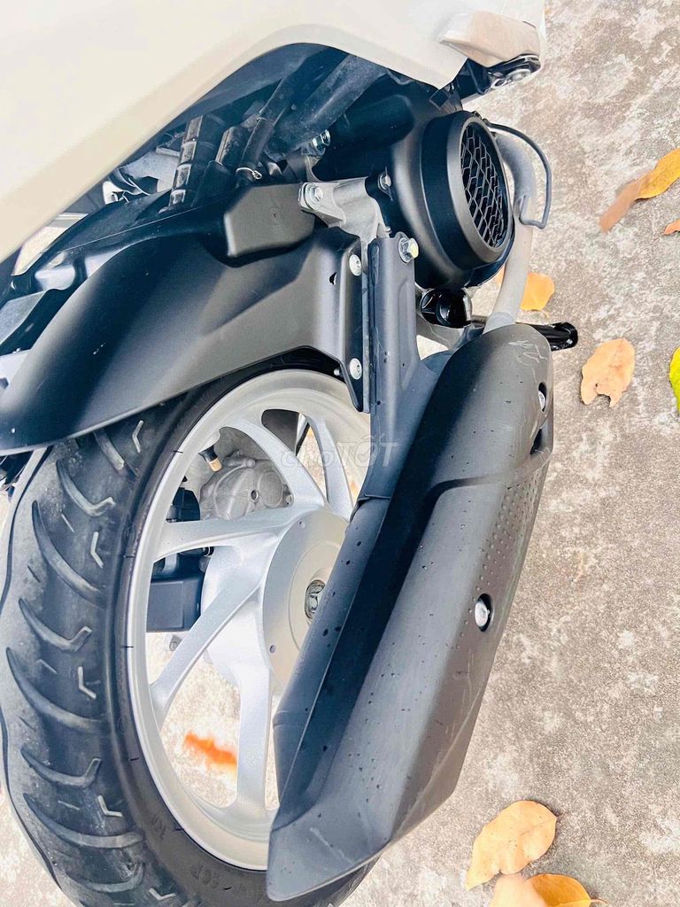 Honda Vision màu Trắng. Mua bán Xe máy tại Thị xã Bến Cát Bình Dương được đăng bởi xe máy trả góp tín nghĩa  hình 4