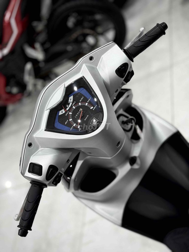 Honda Vision 2014 màu Bạc. Mua bán Xe máy tại Thị xã Phú Mỹ Bà Rịa - Vũng Tàu được đăng bởi Cửa Hàng Xe Máy Phú Mỹ hình 8