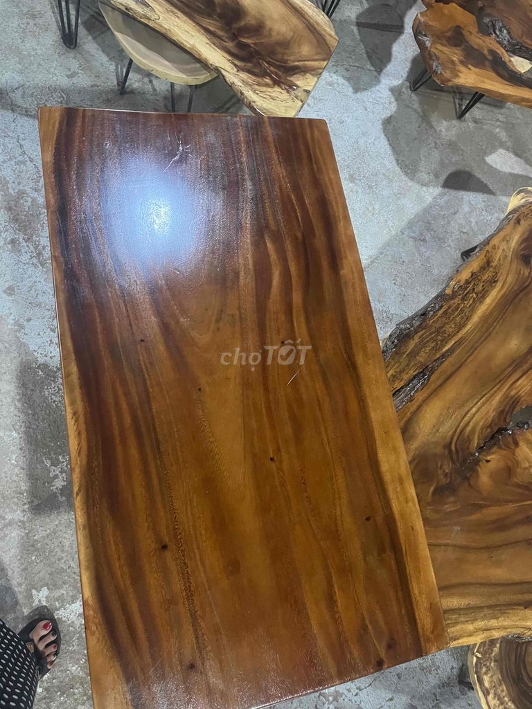 mặt bàn gỗ me tây cắt vuông, vân đẹp