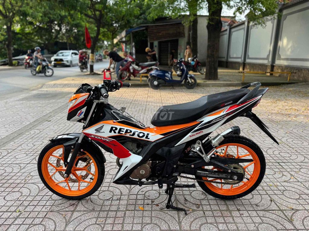 Honda Sonic Repsol chính chủ biển thành phố. Mua bán Xe máy tại Huyện Bình Chánh Tp Hồ Chí Minh được đăng bởi Phong Vũ hình 1