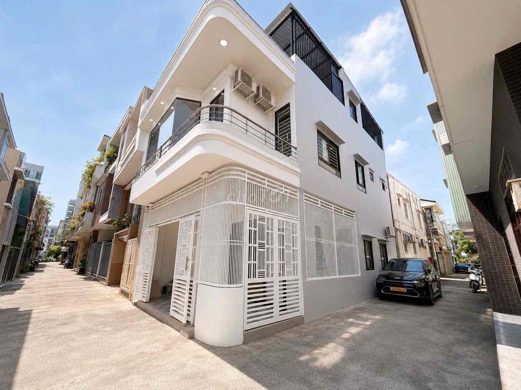 Bán rẻ nhà 3 tầng cực đẹp ngay góc kiệt xe tăng Hà Huy Tập,sát đường