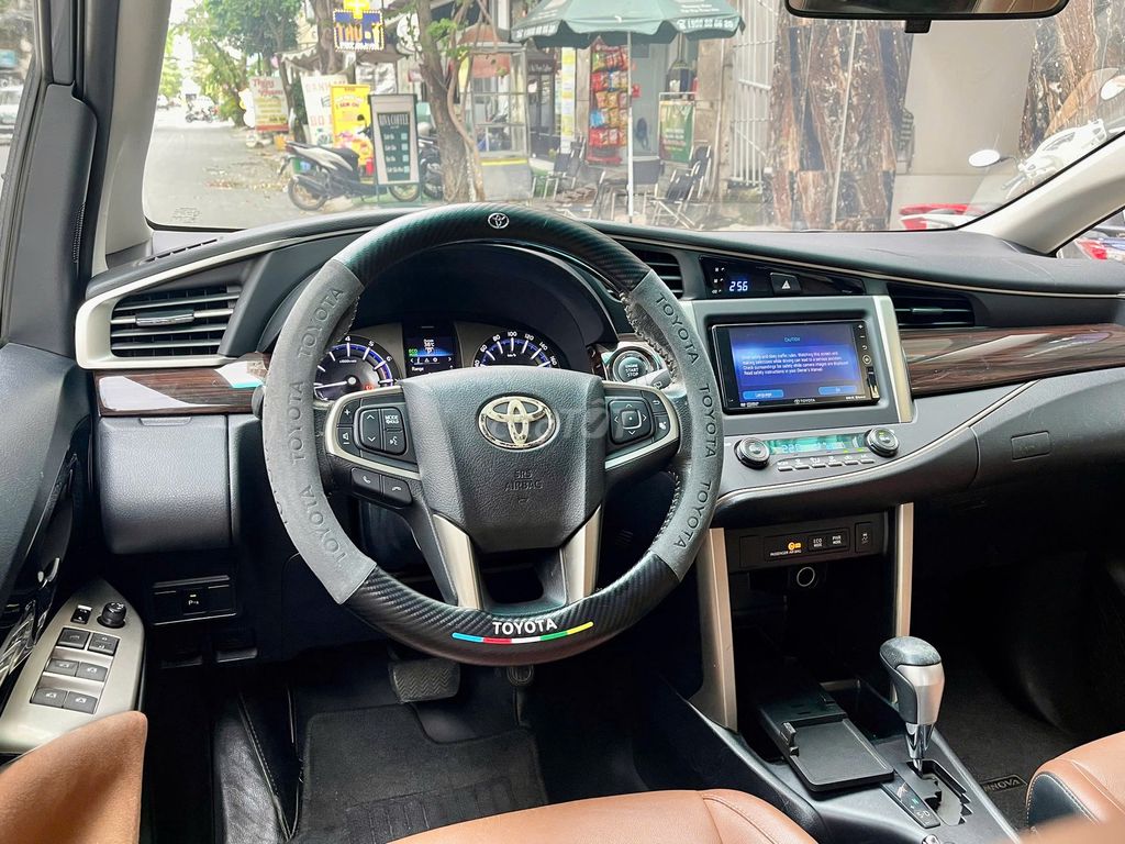 Toyota Innova 2017 2.0V cọp chỉ 55.000km full lsh. Mua bán Ô tô tại Quận 8 Tp Hồ Chí Minh được đăng bởi Trường Nguyễn Xe Sang hình 16