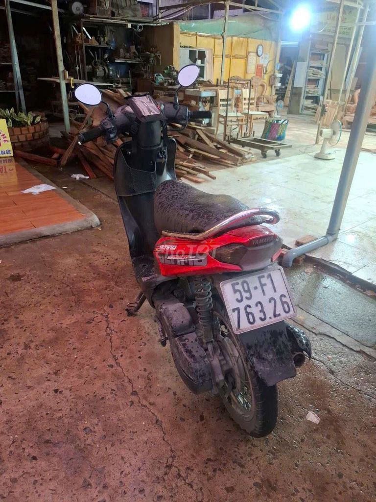 Скутер Yamaha, черно-красный, б/у