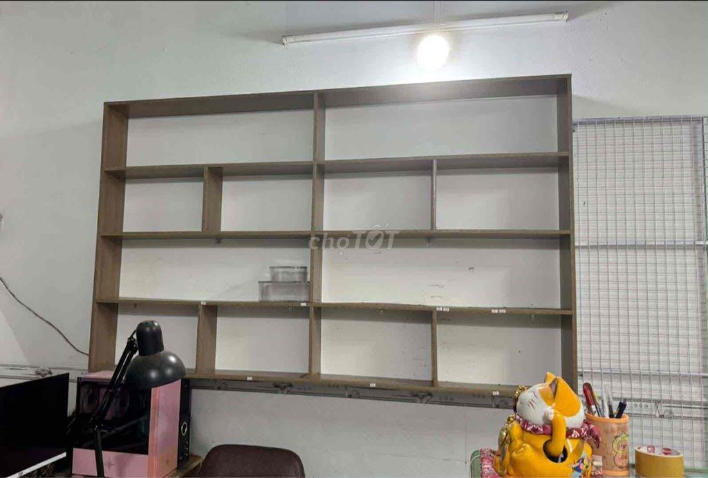 Kệ treo tường gỗ 1m2x2m Nâu. Mua bán Tủ, kệ gia đình tại Quận Bình Thuỷ Cần Thơ được đăng bởi 리옥방 hình 1