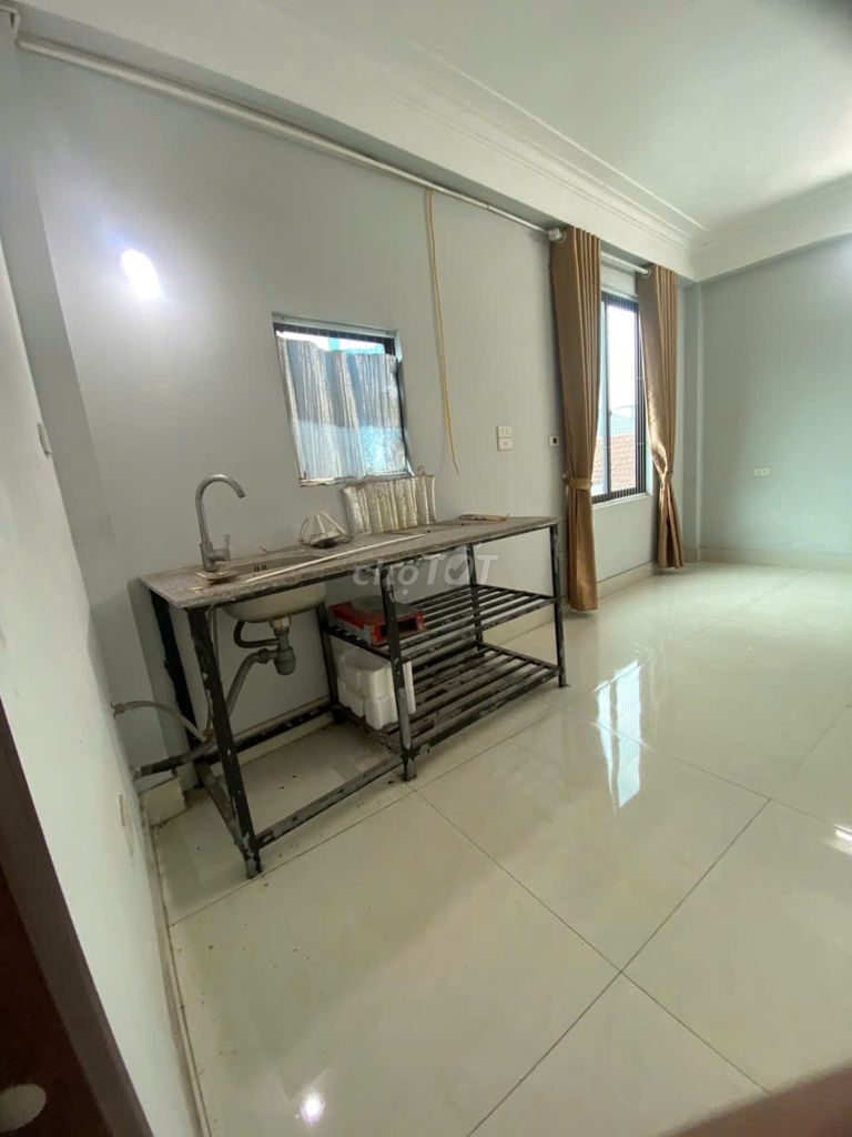 Cho thuê căn hộ mặt đường Thạch Bàn
