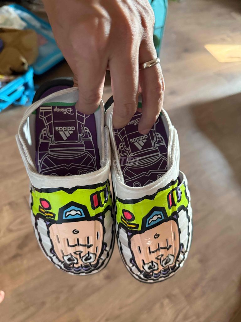 Dép Adidas Buzz Lightyear Trẻ em size 33. Mua bán Mẹ và bé tại Quận Ba Đình Hà Nội được đăng bởi Phong hình 1